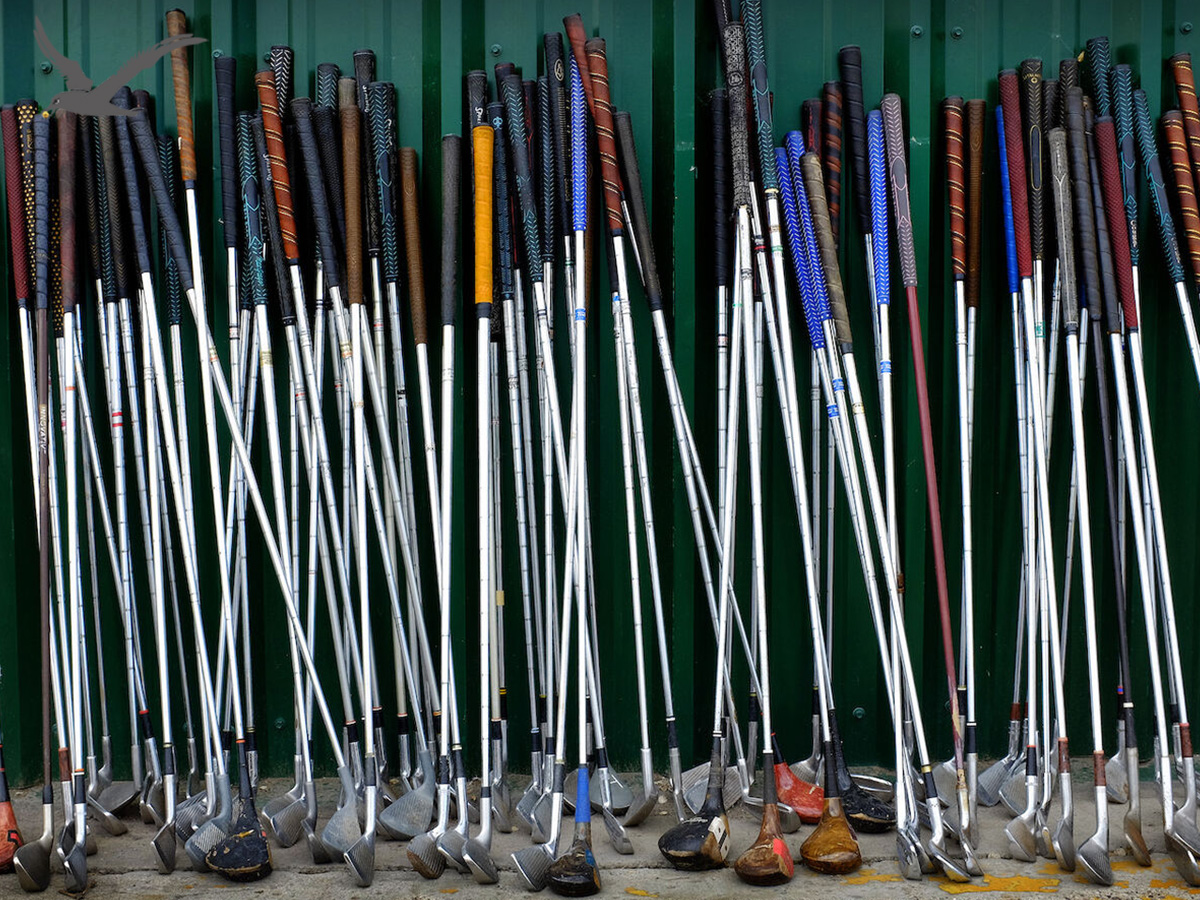 Quam eligere ius golf hastile materia et gradu duritia?